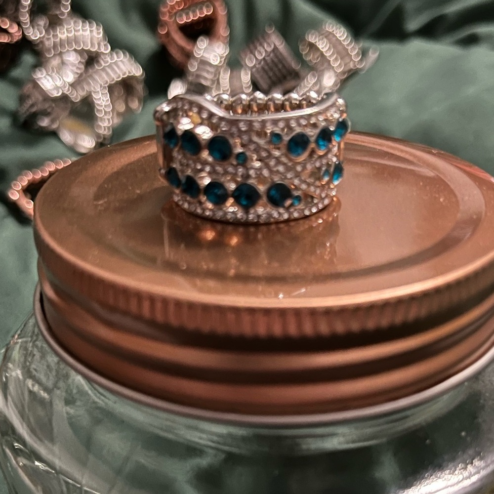 Paparazzi Rings- Stretchable band
All paparazzi Jewelry- 3 for $10